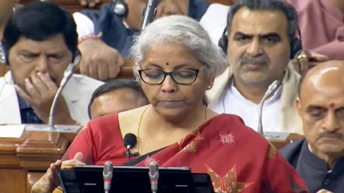 संसद में बजट पेश करती हुईं वित्त मंत्री निर्मला सीतारण (फोटो- संसद टीवी)