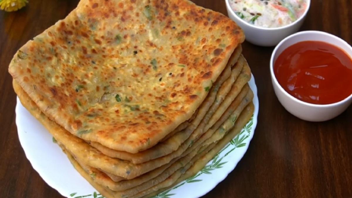 Palak Paneer Paratha (Image: Flavours Of My Kitchen Youtube)