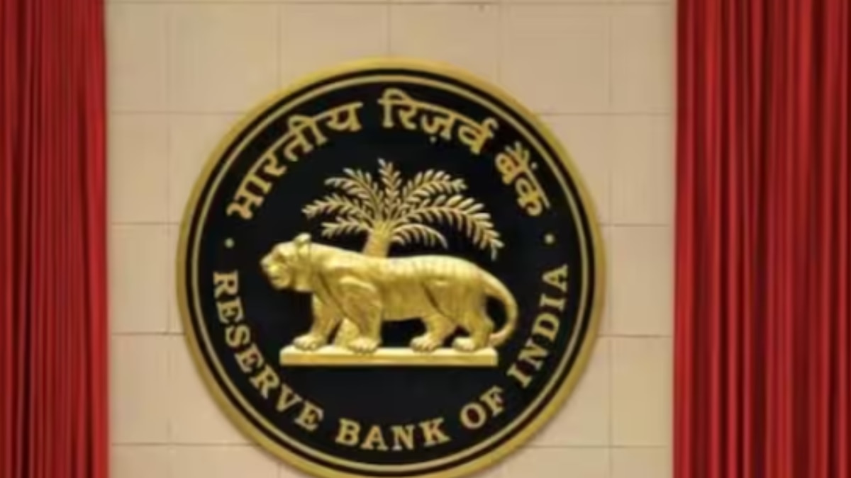 अडानी ग्रुप पर हिंडनबर्ग की रिपोर्ट के बाद आरबीआई ने बड़ा बयान दिया है (फाइल फोटो)