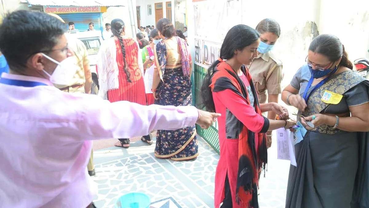 REET Paper Leak करने की थी तैयारी! 10 महिलाओं समेत 37 लोग हुए अरेस्ट