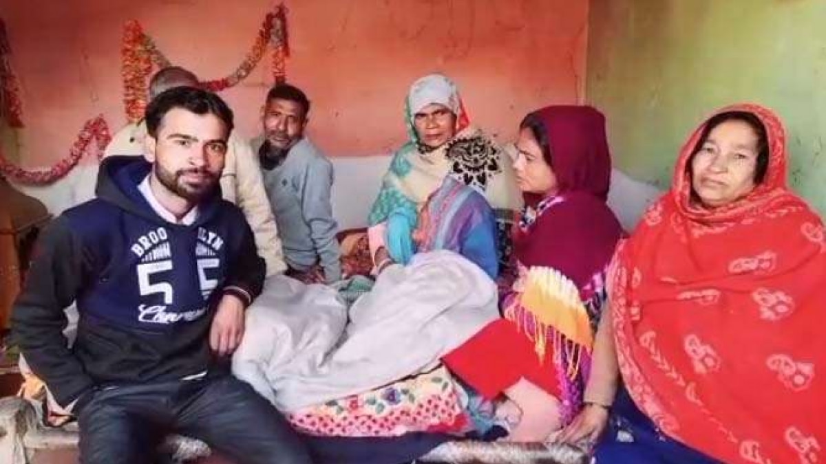 महिला के जिंदा होने के बाद परिवारवाले खुश