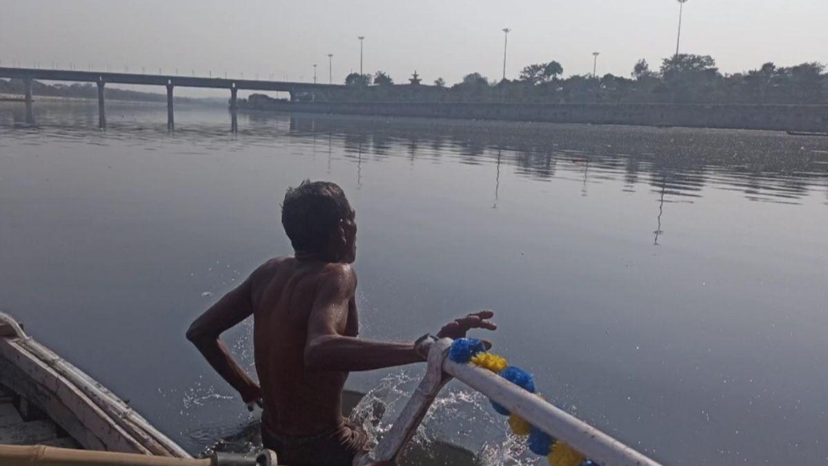 लखनऊ में गोताखोर ने 10 हजार से ज्यादा लोगों की बचाई जान