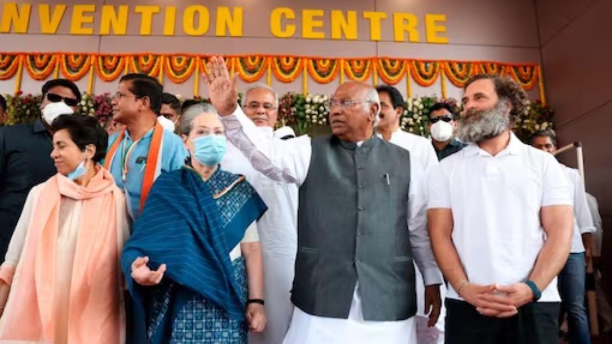 रायपुर अधिवेशन में सोनिया गांधी, मल्लिकार्जुन खड़गे, राहुल गांधी