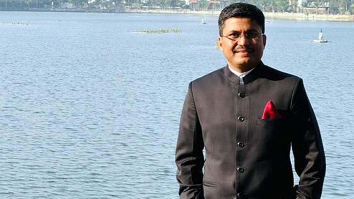 आईएएस अवनीश शरण (Image: Twitter)