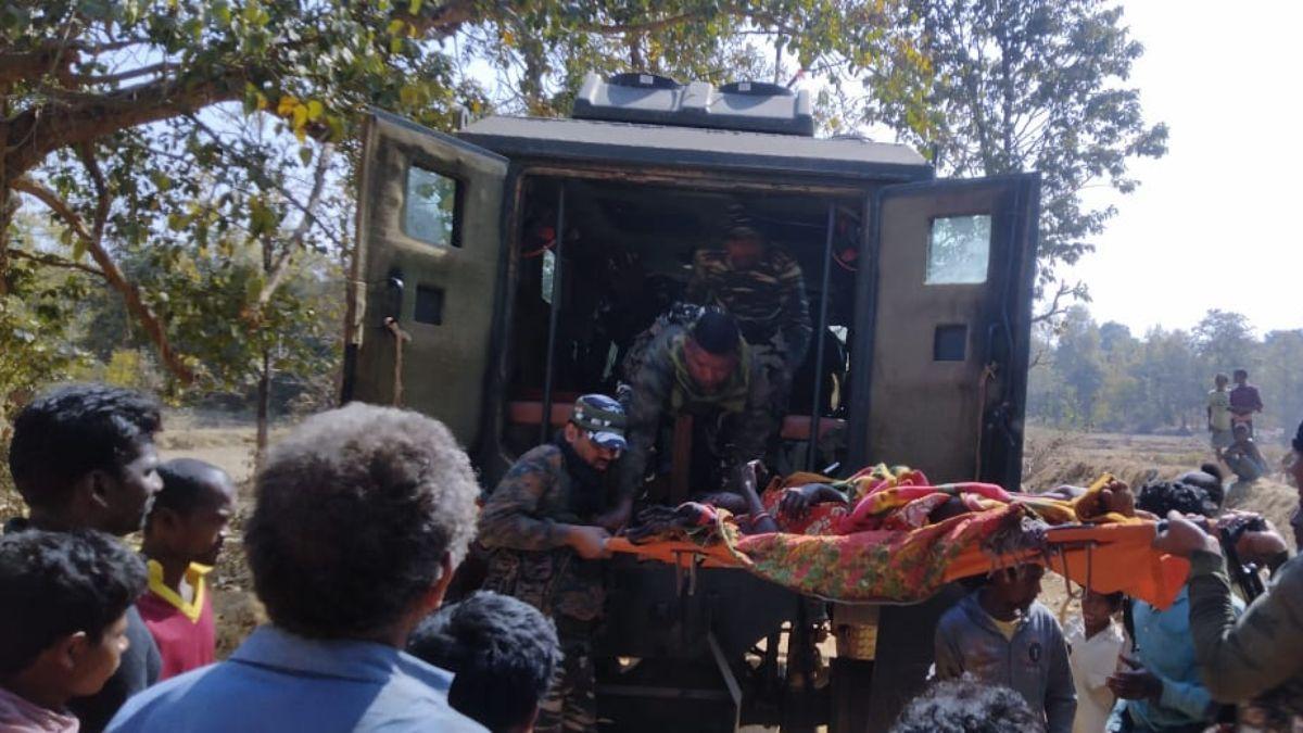 Jharkhand: कोल्हान जंगल में फिर ब्लास्ट, महिला घायल, सुरक्षाबलों ने पहुंचाया अस्पताल