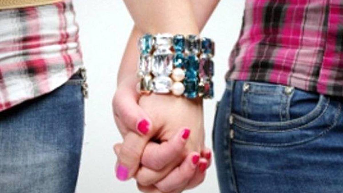 सहेली को लेकर फरार हो गई लड़की... थाने पहुंचकर पुलिस से बोली- शादी करना चाहती हूं