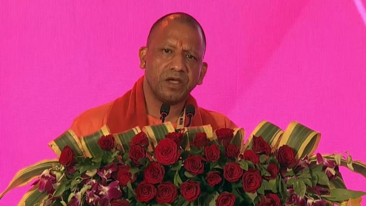 Global Investor Summit में मुख्यमंत्री योगी आदित्यनाथ