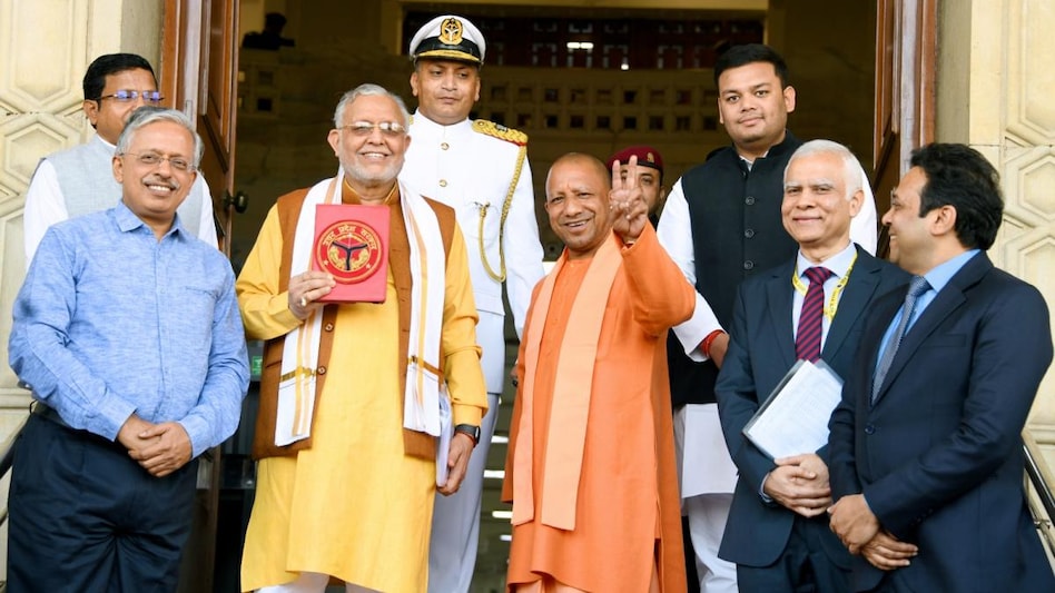 छात्रों को टैबलेट-स्मार्टफोन, धामों पर सौगातों की बारिश... योगी सरकार के 7 लाख करोड़ के बजट के 20 बड़े ऐलान - UP Budget 2023: CM Yogi Adityanath government largest ever ...