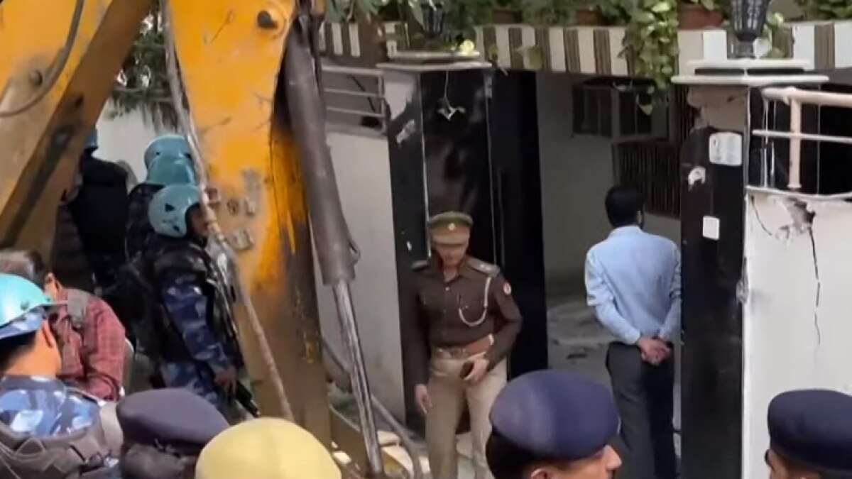 जहां-जहां साजिश वहां बुलडोजर... अतीक के करीबी जफर के घर पर एक्शन, यहीं पर शाइस्ता से मिले थे शूटर!