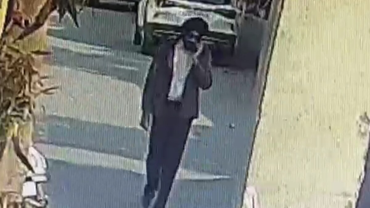 पटियाला में फोन पर बात करते दिखा अमृतपाल, सामने आया खालिस्तानी समर्थक का नया CCTV फुटेज