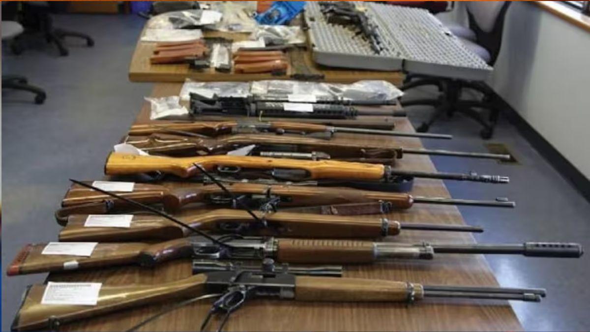 Assam: जमीन में गाड़कर छिपाए गए थे हथियार और गोला-बारूद, पुलिस भी हैरान