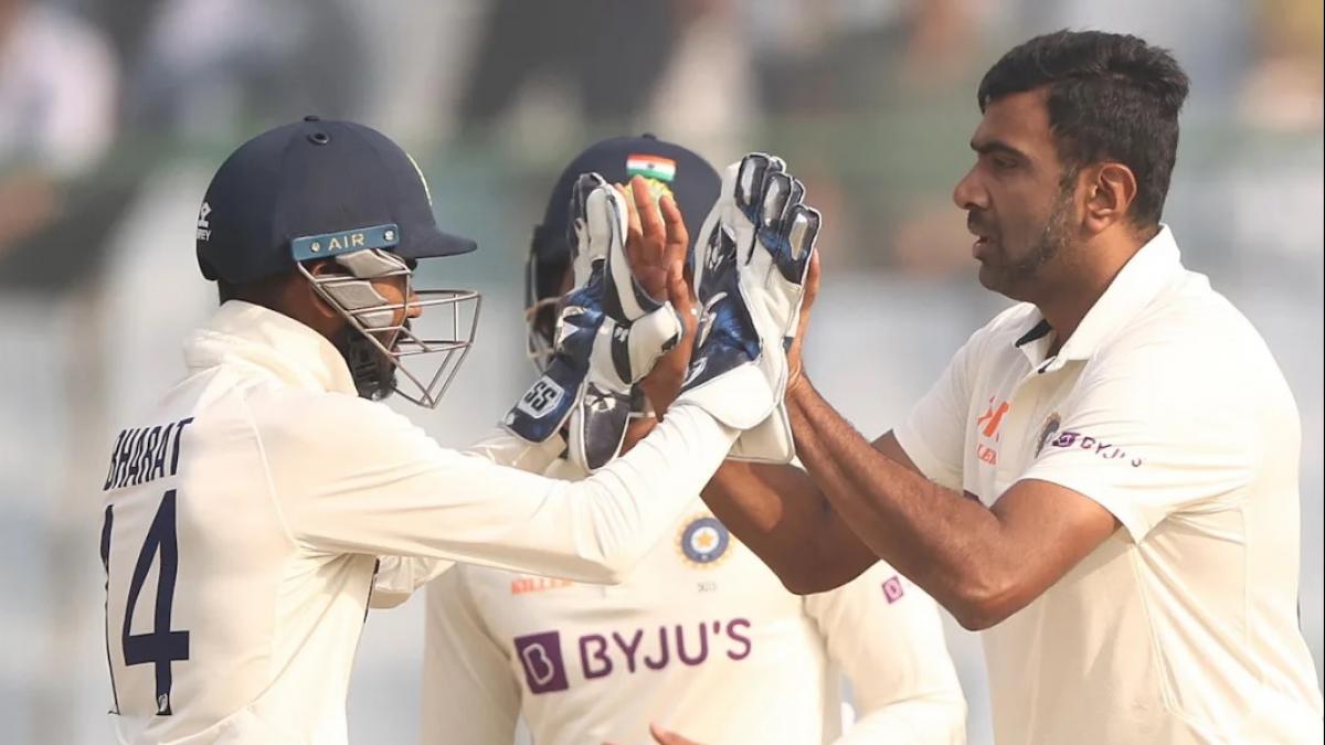 इंदौर टेस्ट के बीच खुशखबरी, रैंकिंग में नंबर-1 बना भारतीय बॉलर