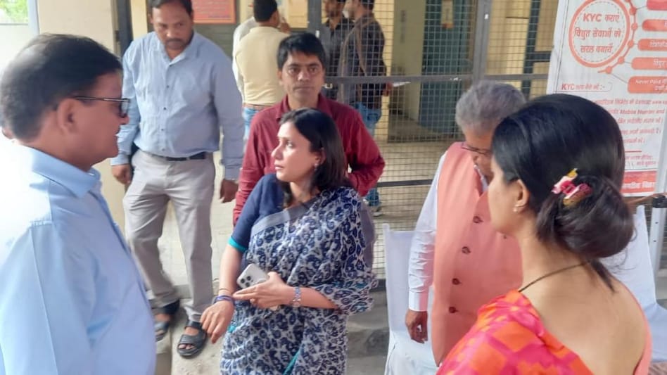 अचानक हुए ब्लास्ट में मंत्री और अफसर बाल-बाल बचे