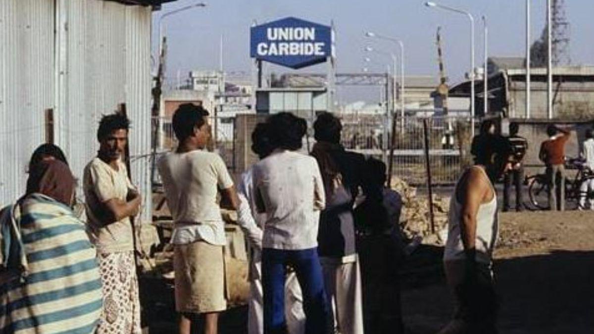 भोपाल गैस त्रासदी में करीब 16000 लोगों की मौत हुई थी. 