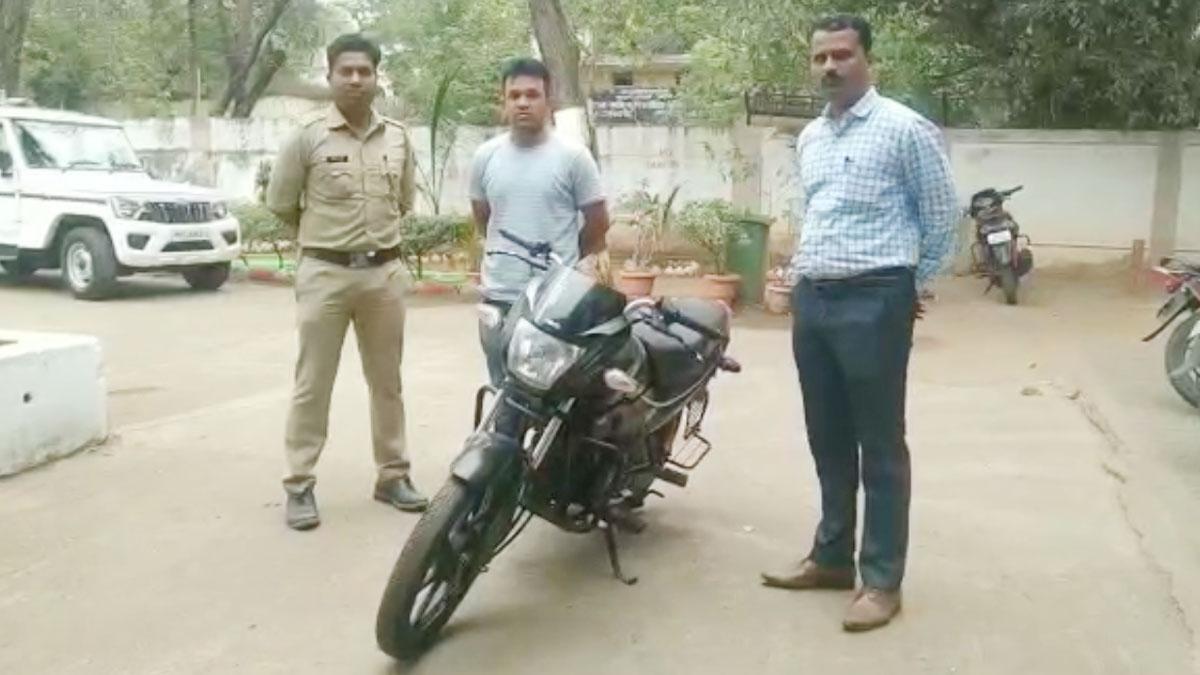 एग्जाम खत्म होते बाइक चुराकर लगाया मूसेवाला का फोटो, जेल की सलाखों के पीछे पहुंच गए दो छात्र