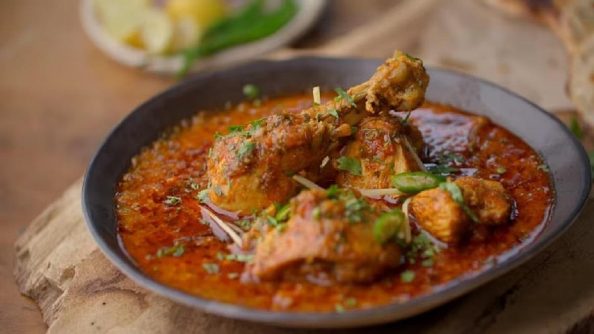 होली पर पत्नी ने नहीं बनाया चिकन तो भड़का पति, बेरहमी से पीटकर फोड़ा सिर और तोड़ा हाथ