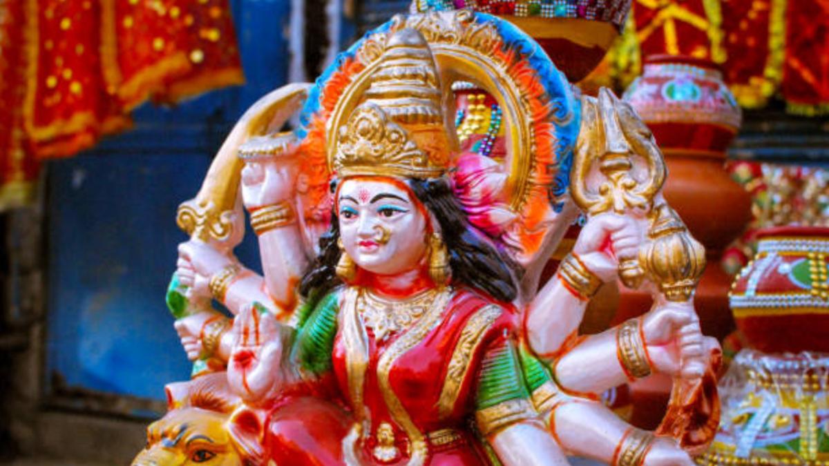 Chaitra Navratri 2023: नवरात्रि आने से पहले घर से निकाल दें ये चीजें, वरना हो सकता है आर्थिक नुकसान
