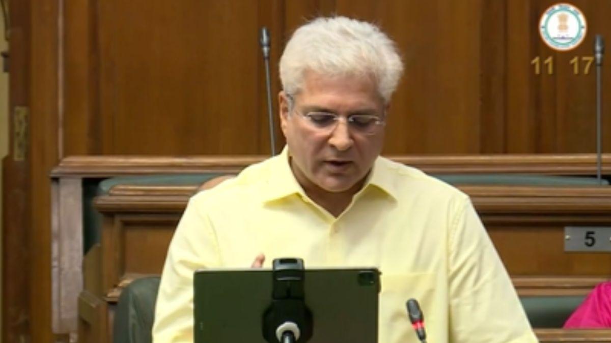 26 नए फ्लाईओवर-मोहल्ला बस, यमुना-कूड़े के पहाड़ होंगे साफ... जानिए दिल्लीवालों को बजट में क्या-क्या मिला?