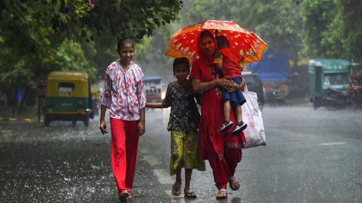 Delhi Rainfall: दिल्ली और आसपास के इलाकों में होगी बारिश, IMD ने दिया अपडेट