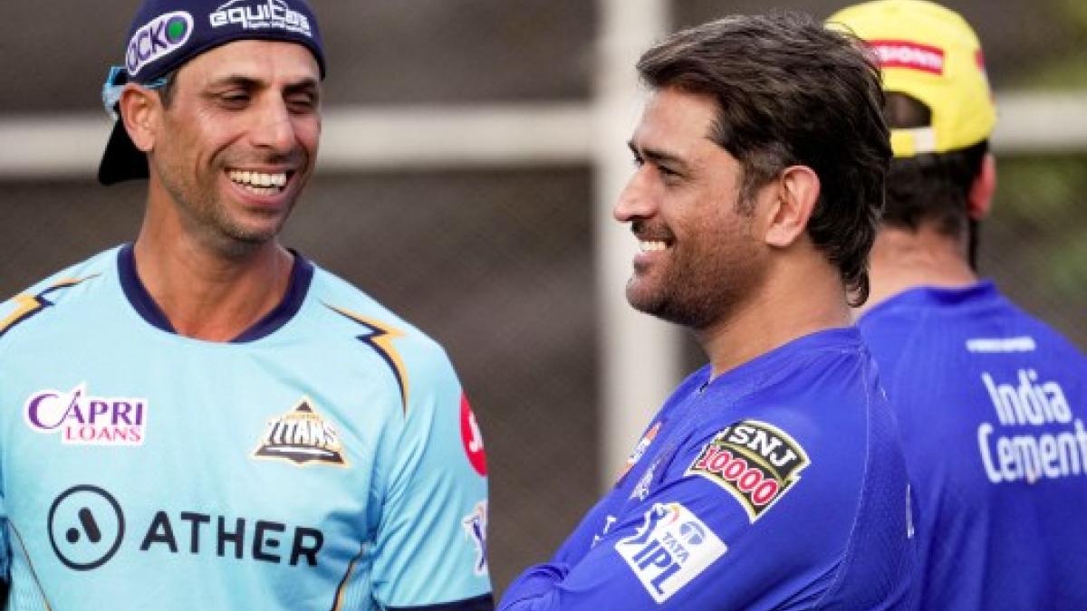 MS Dhoni and Ashish Nehra (@PTI)