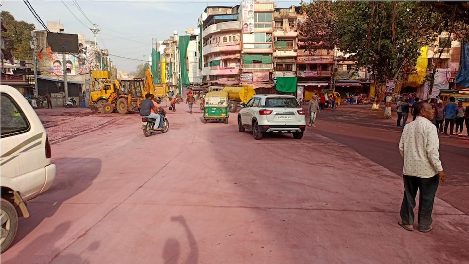 गेर यात्रा के बाद की गई इंदौर में सफाई.