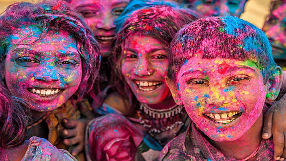 Holi Wishes: गुलाल का रंग गुब्बारों की मार, मुबारक हो आपको होली का त्योहार