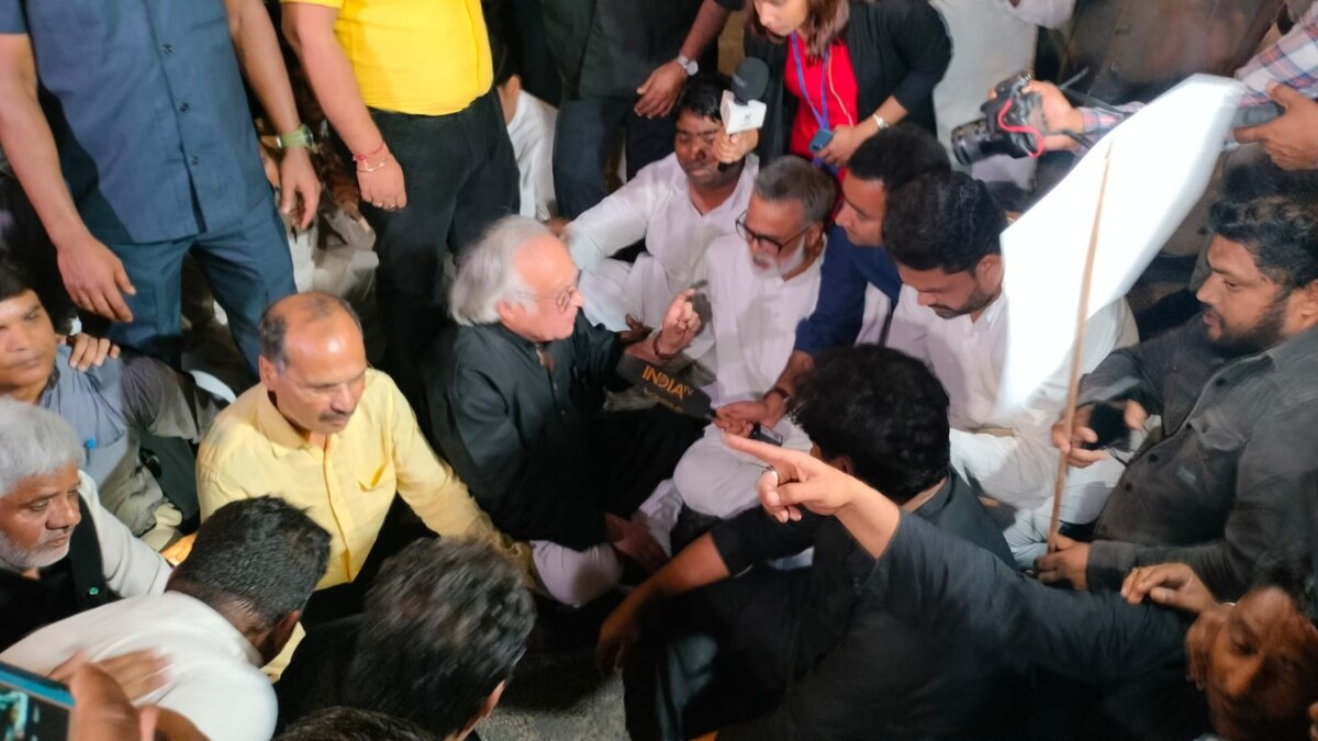 लाल किले के पास कांग्रेस कार्यकर्ताओं का हंगामा.