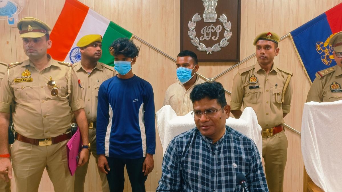 UP: चाचा को मारी गोली, फिर कुल्हाड़ी से किए कई वार, भतीजे समेत दो गिरफ्तार