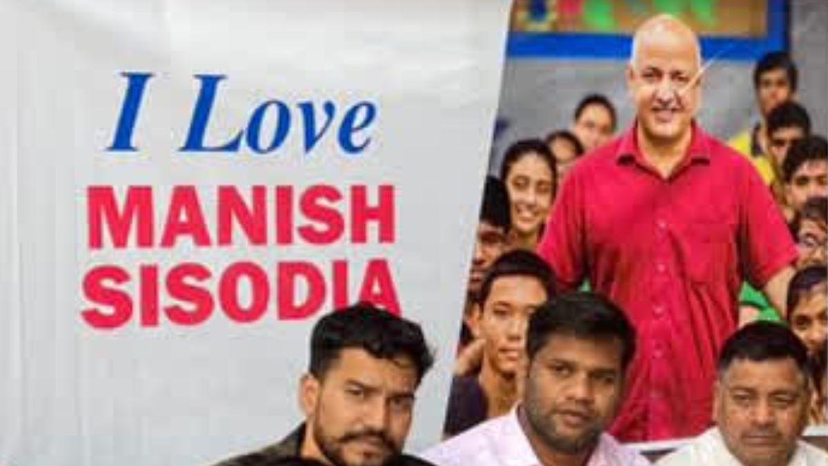 दिल्ली के शास्त्री पार्क इलाके के सर्वोदय कन्या विद्यालय में लगा दिया गया था पोस्टर 