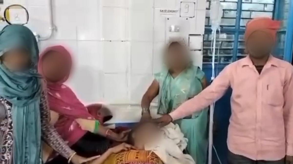 छेड़छाड़ से परेशान 12वीं क्लास की छात्रा ने जान दी. 