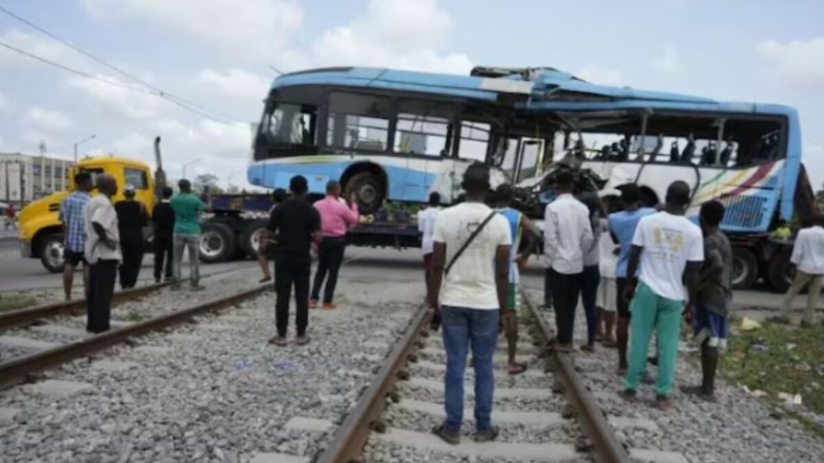 नाइजीरिया के लागोस में दर्दनाक हादसा, ट्रेन-बस की भिड़ंत में 6 लोगों की मौत