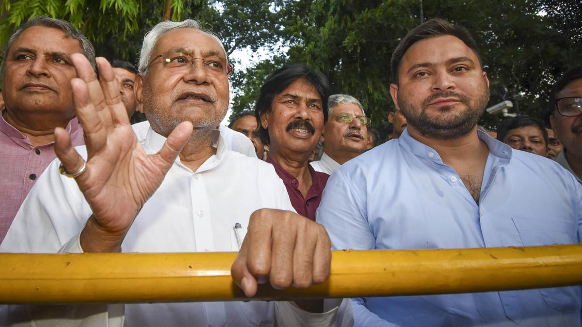 नीतीश कुमार और तेजस्वी यादव 