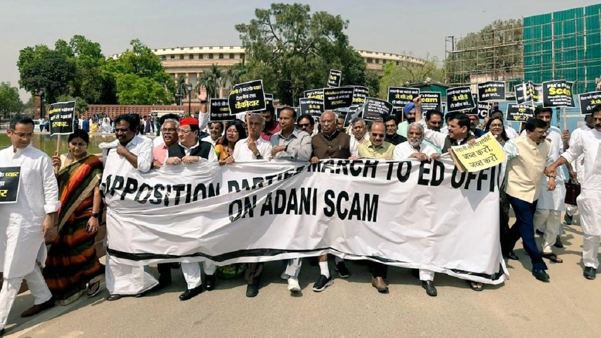 अडानी मुद्दे पर विपक्ष का सरकार पर हल्ला बोल 