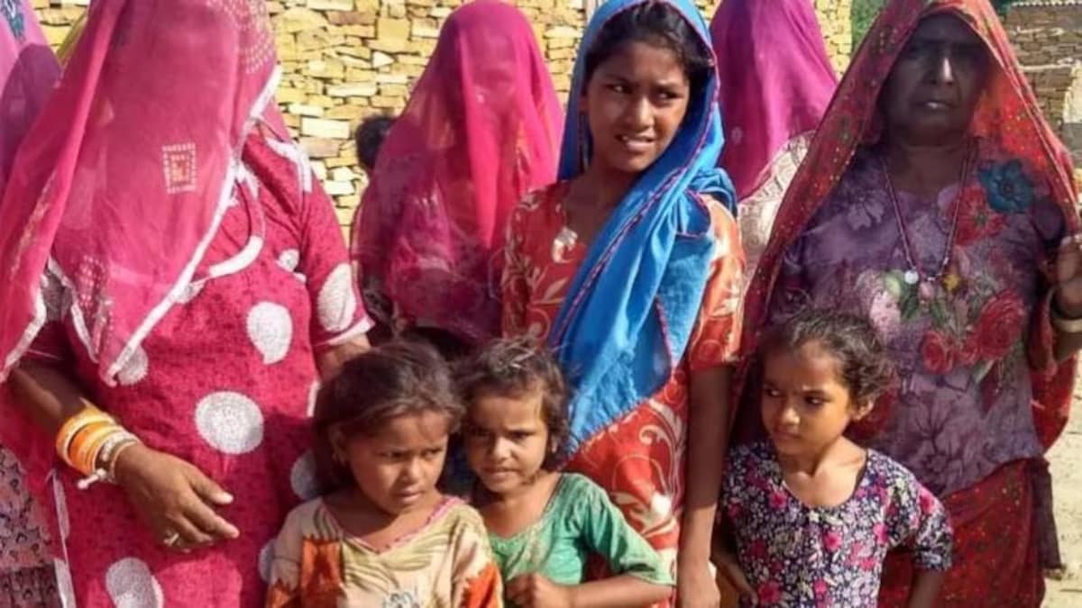 Hindu Women : पाकिस्तान में 1 हिंदू महिला का अपहरण, धर्मांतरण और जबरन निकाह 26 अपहरण, धर्मांतरण और जबरन शादी पर फूटा पाकिस्तानी हिंदुओं का गुस्सा, उठाने जा रहे ये कदम - Members Of Pakistans Hindu Community To Protest Forced Conversion Abductions And Marriages ...