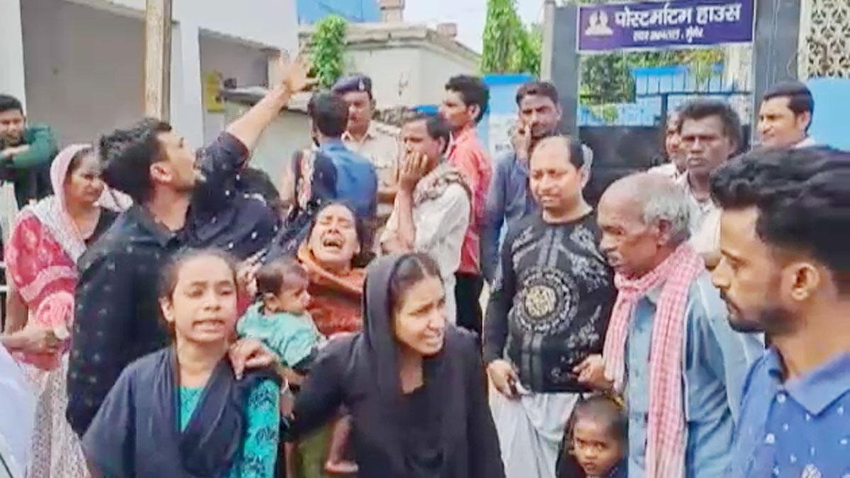 पोस्टमार्टम कक्ष में एक कुत्ता घुस गया और शव को नोच-नोचकर खा गया