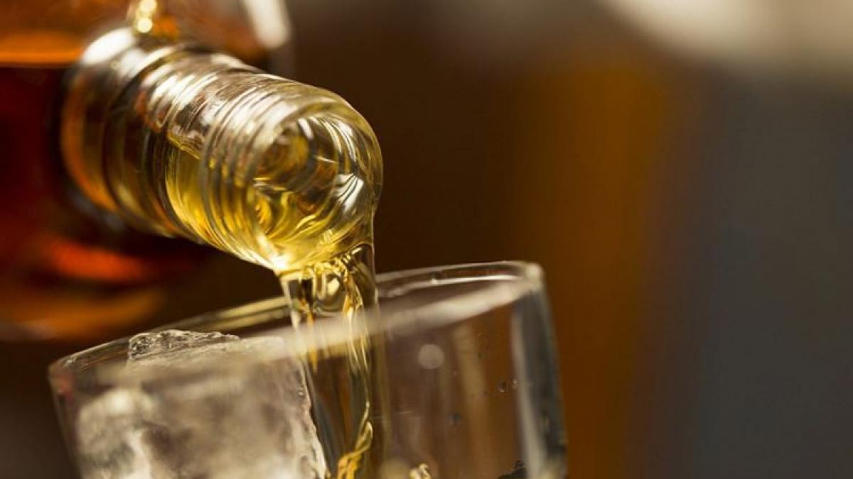 होली पर दिल्ली वालों ने जमकर छलकाए जाम, एक हफ्ते में सरकार को 310 करोड़ की आमदनी!