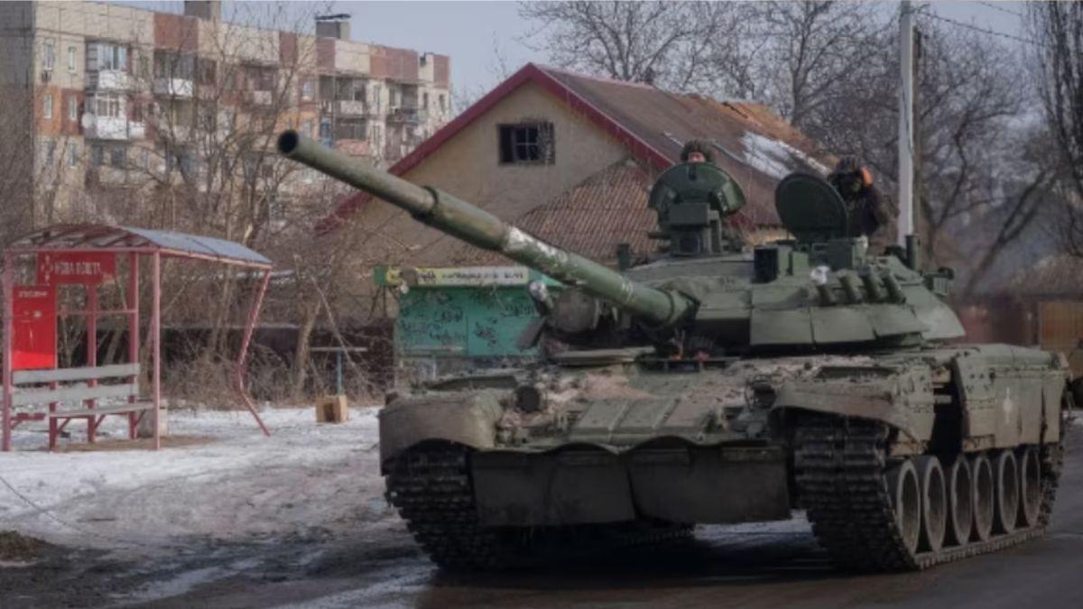 आग बरसाती रूसी तोपें, घर छोड़कर पैदल भागते लोग... अब यूक्रेन के इस शहर पर कब्जे की तैयारी में पुतिन की सेना