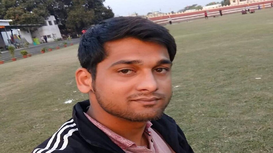 पत्नी और दो साल के बेटे का रेता गला, फिर SI ने ट्रेन से कटकर दी जान - Sub inspector commits suicide after killing wife and son in bhopal lclg - AajTak