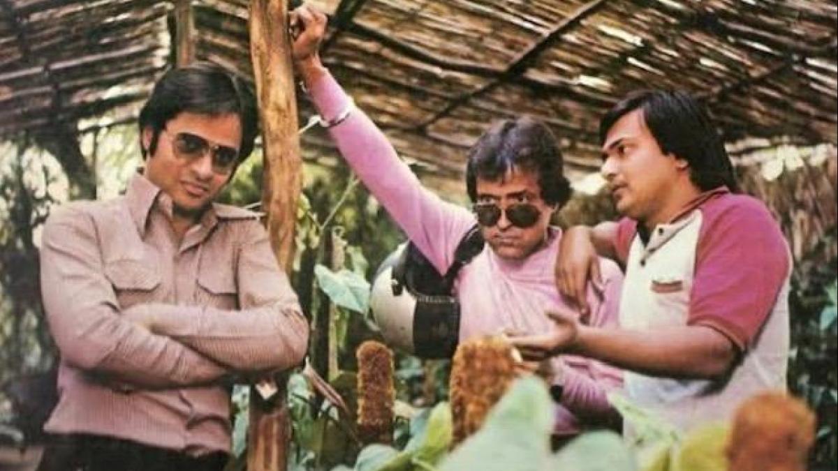 'हमेशा टैक्सी-ऑटो में चलता था, उसकी फीमेल फ्रेंड भी बहुत थीं', दोस्त राकेश बेदी ने ऐसे किया फारुख शेख को याद