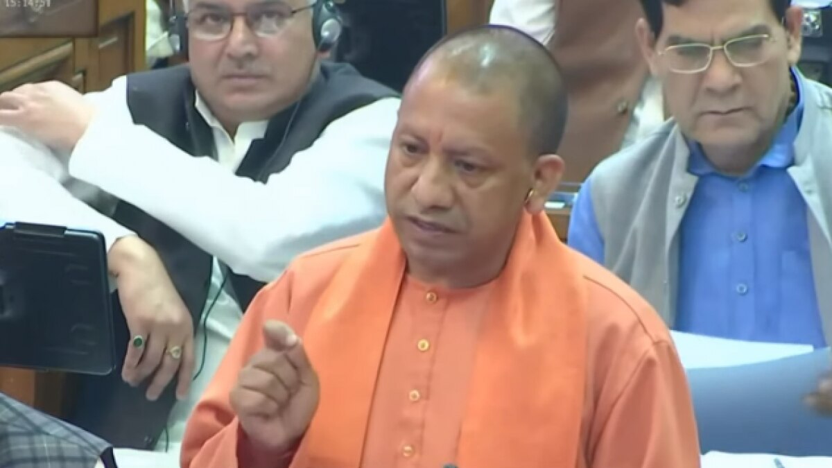सदन में मुख्यमंत्री योगी आदित्यनाथ
