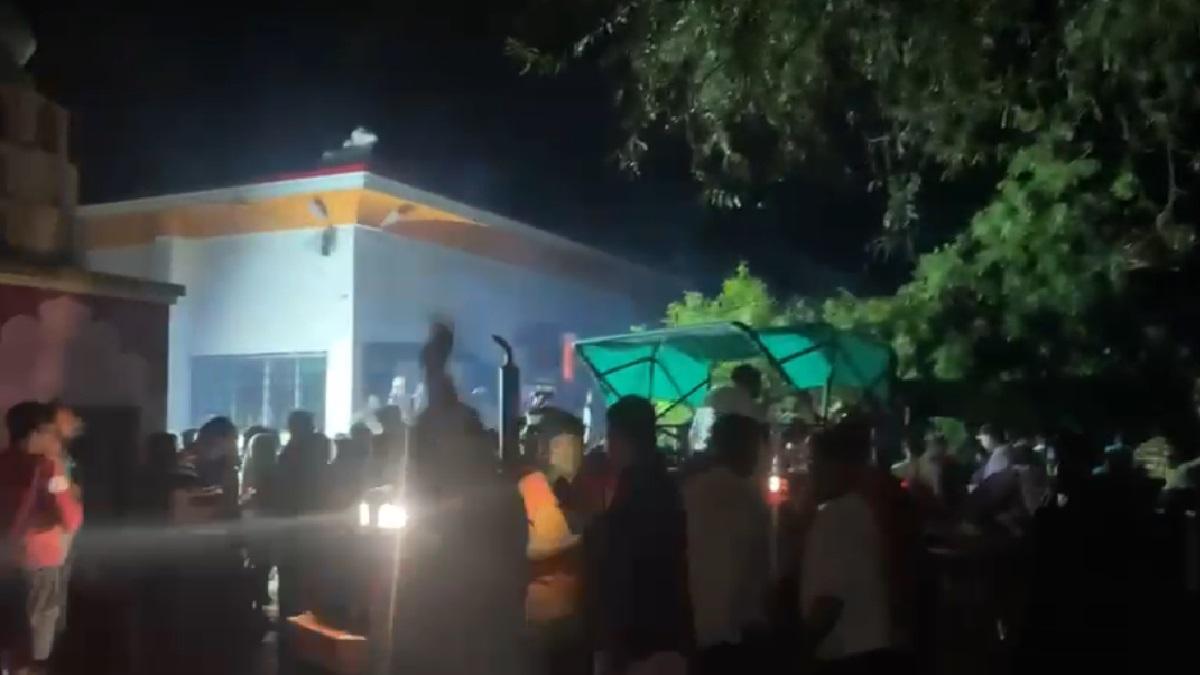 पेड़ गिरने से दो लोगों की मौत.