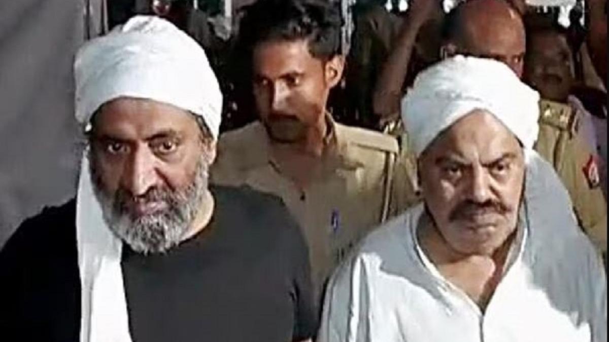 अतीक अहमद और अशरफ से खौफ में था परिवार