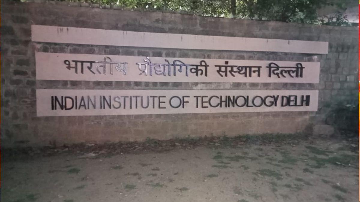 आईआईटी दिल्ली के छात्रों ने किया मेस शुल्क बढ़ोतरी का विरोध