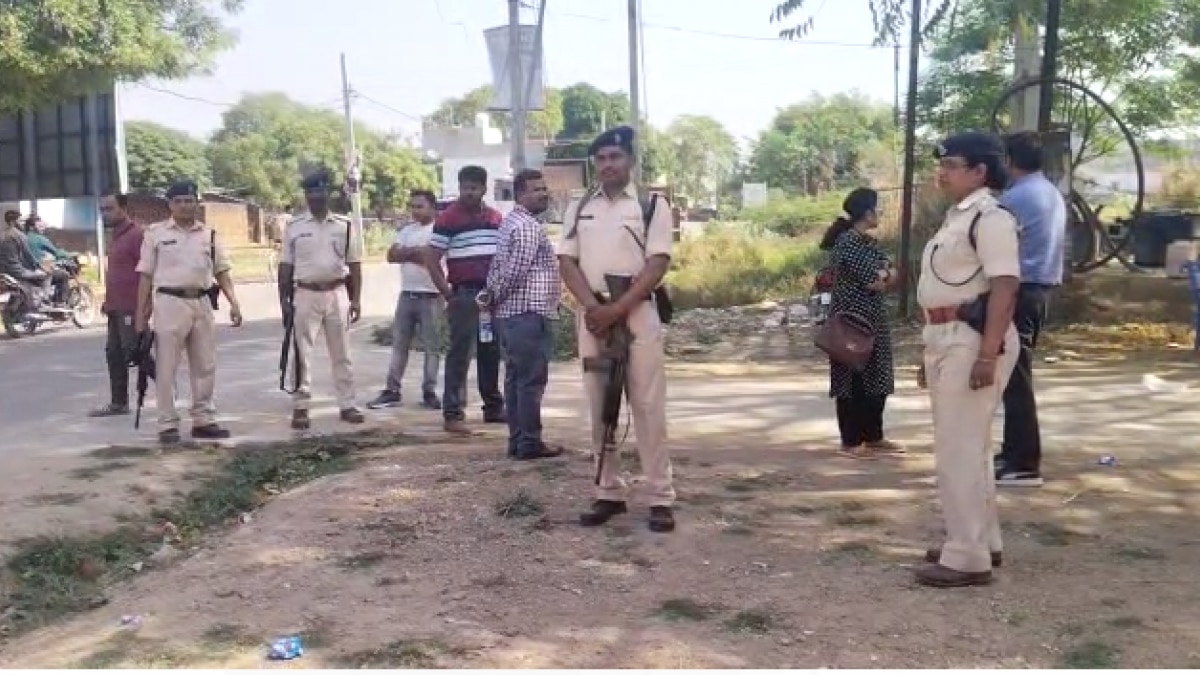 अतीक अहमद के करीबियों पर ईडी की छापेमारी