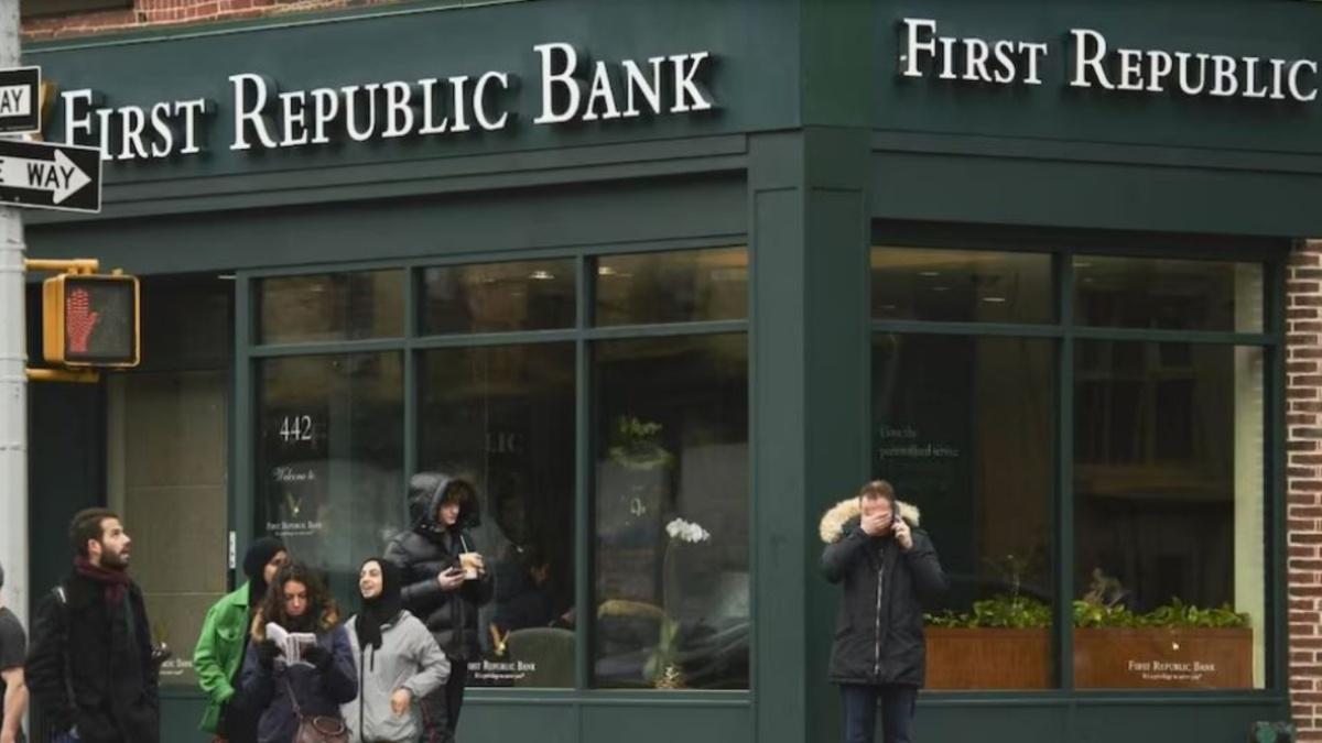 US Banking Crisis: डूबने की कगार पर अमेरिका का एक और बैंक, क्या आर्थिक मंदी ने दे दी है दस्तक?
