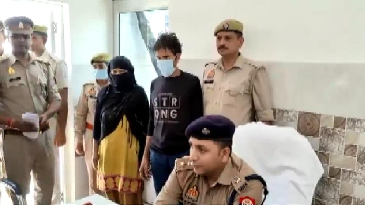 पुलिस की गिरफ्त में हत्यारोपी.