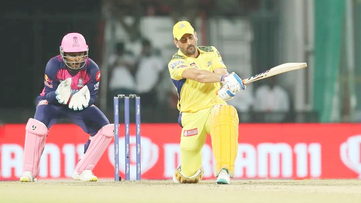 राजस्थान रॉयल्स के खिलाफ महेंद्र सिंह धोनी. (@IPL)