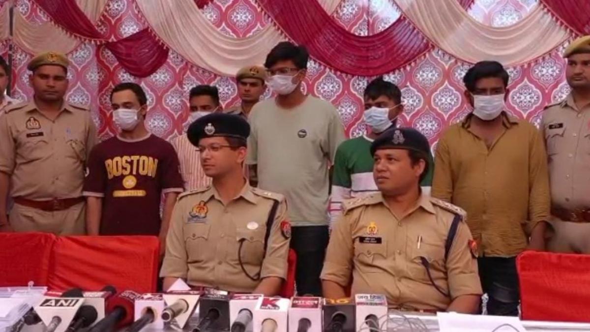 पुलिस की गिरफ्त में आरोपी