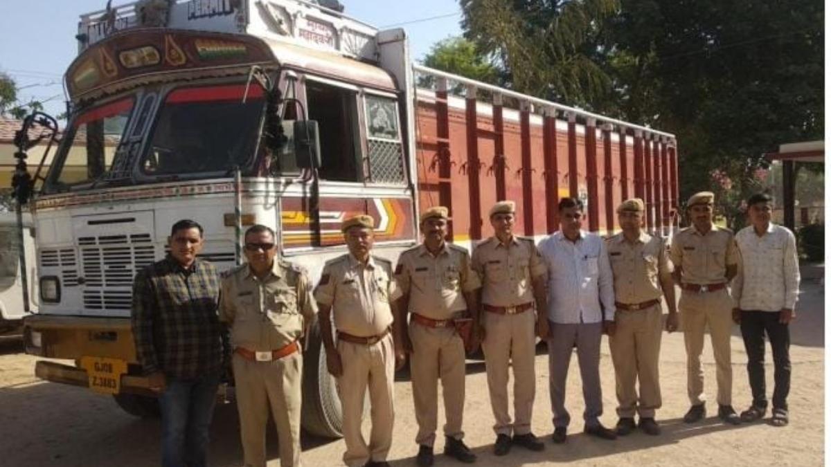 पुलिस की गिरफ्त में आरोपी