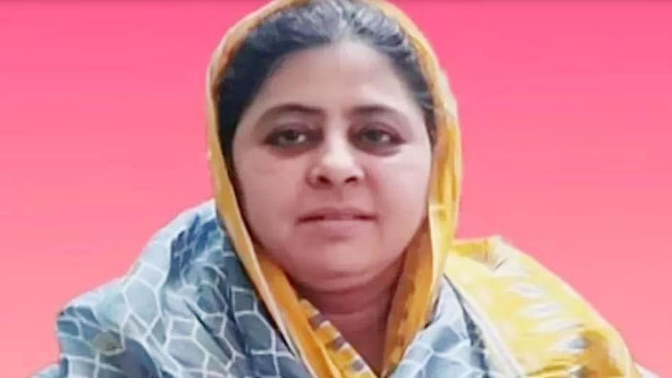 Shaista Parveen : अतीक अहमद की पत्नी शाइस्ता हैं अब तक फरार, पुलिस को मिली अहम जानकारी फरार रहकर प्रयागराज में ही फंडिंग जुटाने में लगी शाइस्ता परवीन, अलर्ट हुईं एजेंसियां - abscondence Atiq Ahmad wife Shaista Parveen started raising money Prayagraj uttar pradesh lclar ...